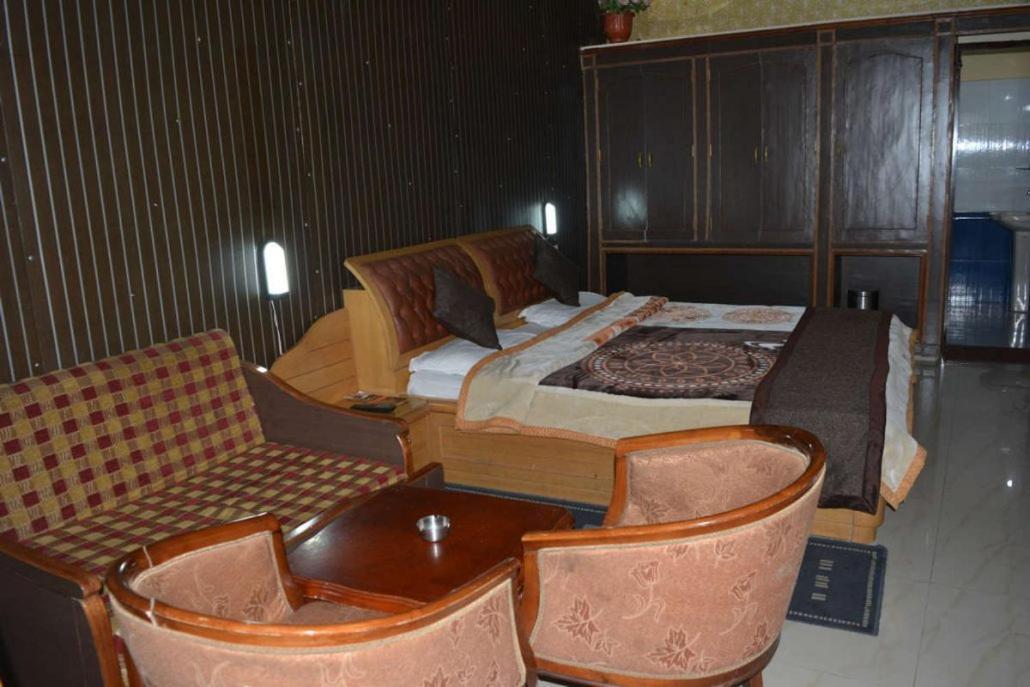 Hotel Crystal Palace Dhanaulti Dış mekan fotoğraf